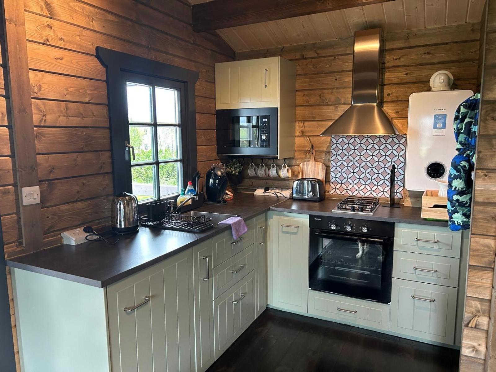 Little Rock Retreat Log Cabin With Hot Tub Castletown Gheoghegan ภายนอก รูปภาพ