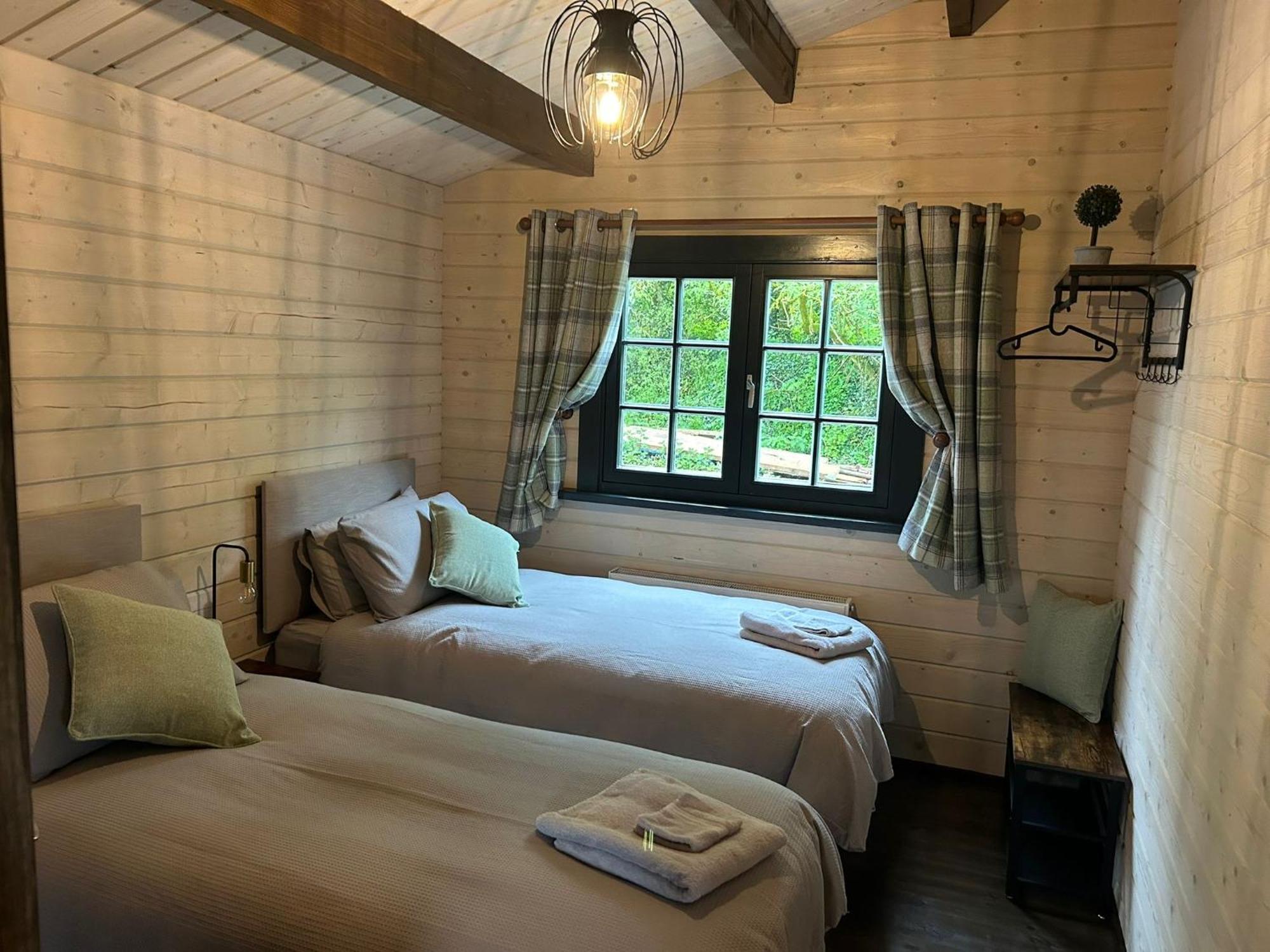 Little Rock Retreat Log Cabin With Hot Tub Castletown Gheoghegan ภายนอก รูปภาพ