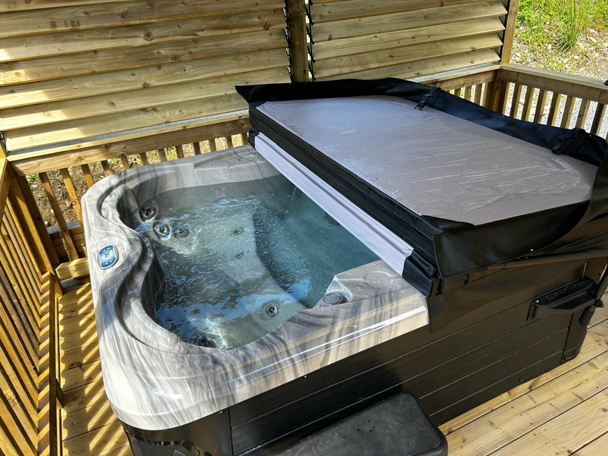 Little Rock Retreat Log Cabin With Hot Tub Castletown Gheoghegan ภายนอก รูปภาพ