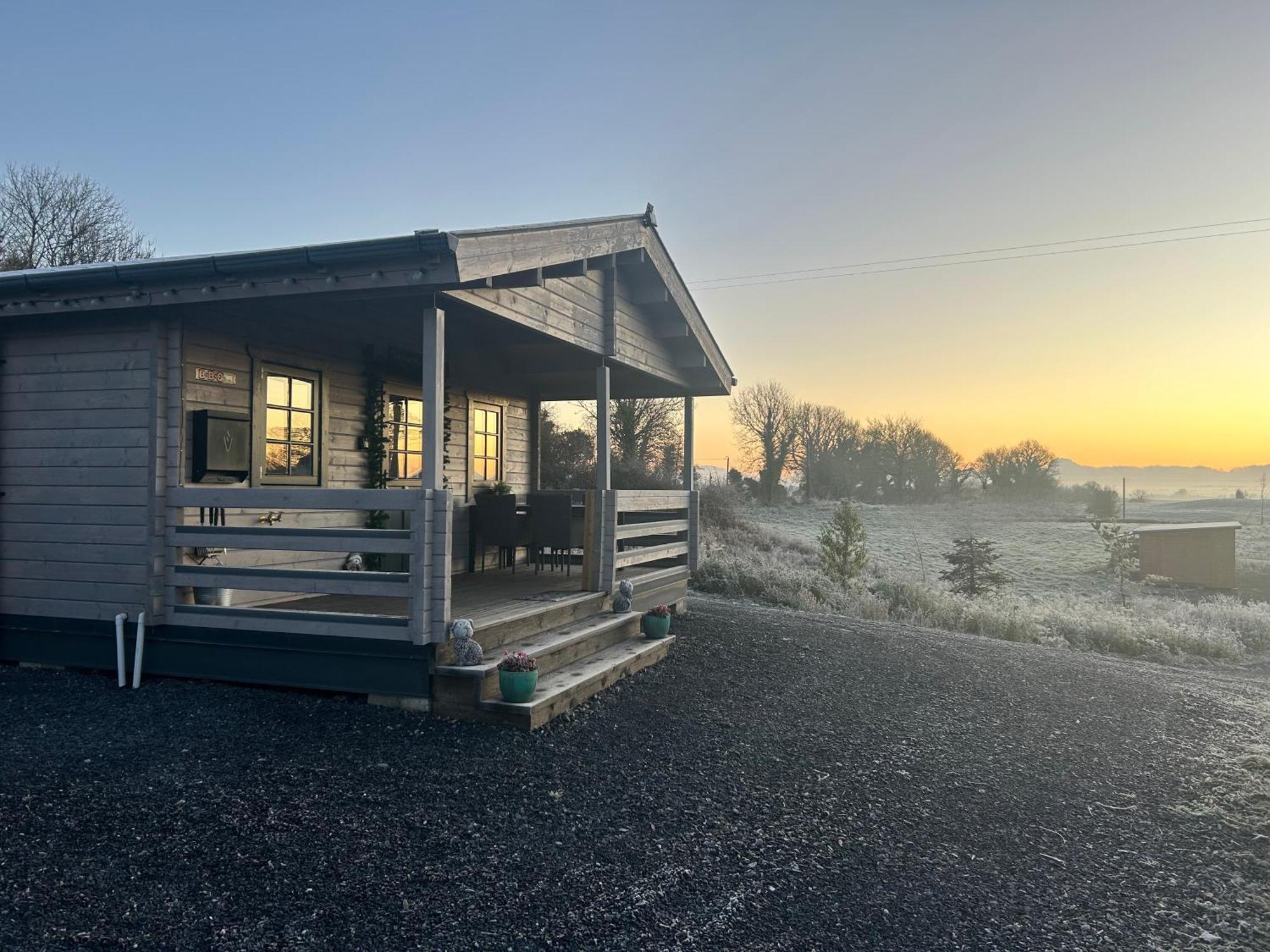 Little Rock Retreat Log Cabin With Hot Tub Castletown Gheoghegan ภายนอก รูปภาพ