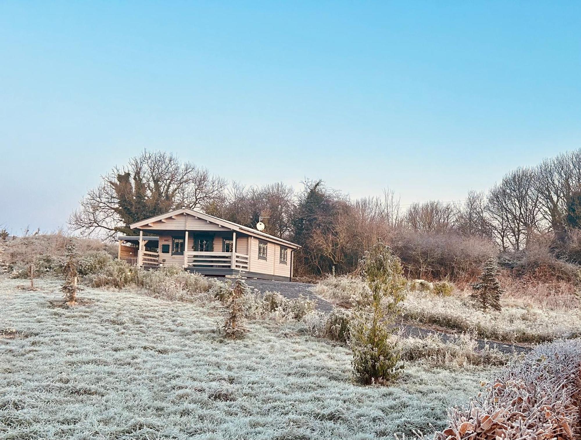 Little Rock Retreat Log Cabin With Hot Tub Castletown Gheoghegan ภายนอก รูปภาพ